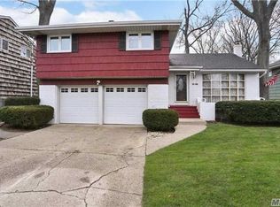 2267 Hewlett Ave, Merrick, NY 11566