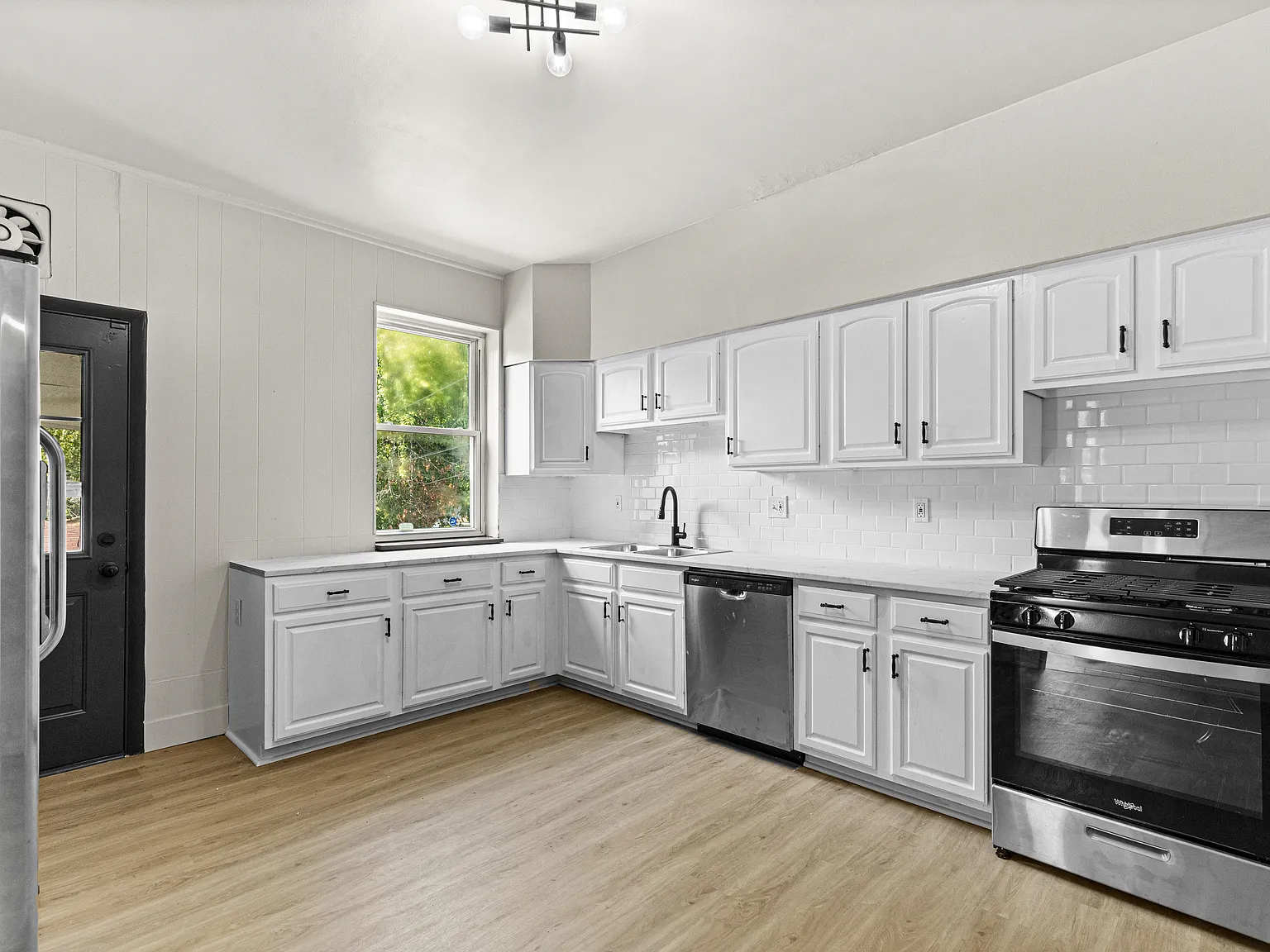 3 bed, 1377 sqft, $1,495 — Photo 1