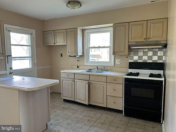 3rd image of 1506 Stirling Ct