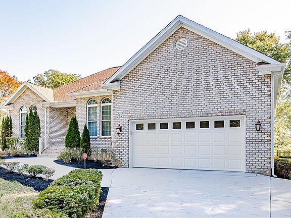 3rd image of 3207 Wyntrebrooke Dr