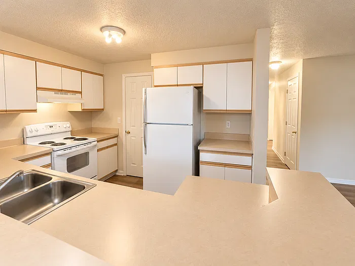 3 bed, 2.0 bath, 1033 sqft, $1,675 — Photo 4