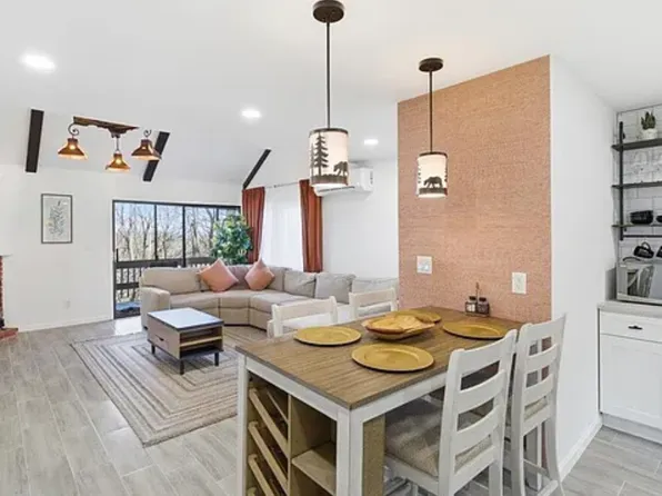 26 Middle Village Way, Tannersville, PA 18372