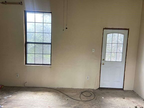 2nd image of 299 N Loop Dr