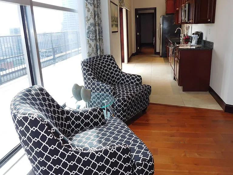 Gallery 515 — Photo 8