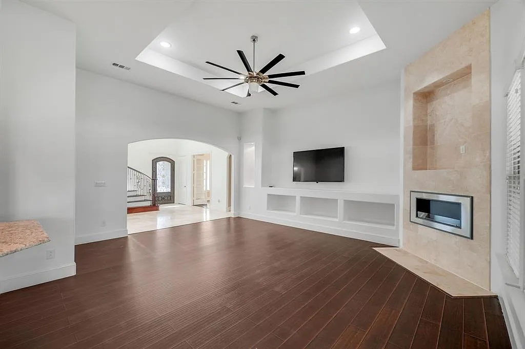 5 bed, 3010 sqft, $5,000 — Photo 4