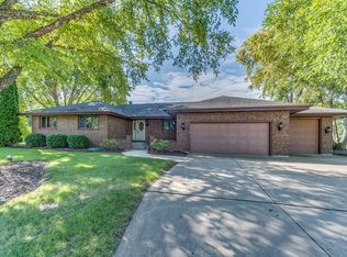 37W309 Linda Ln, Elgin, IL 60124