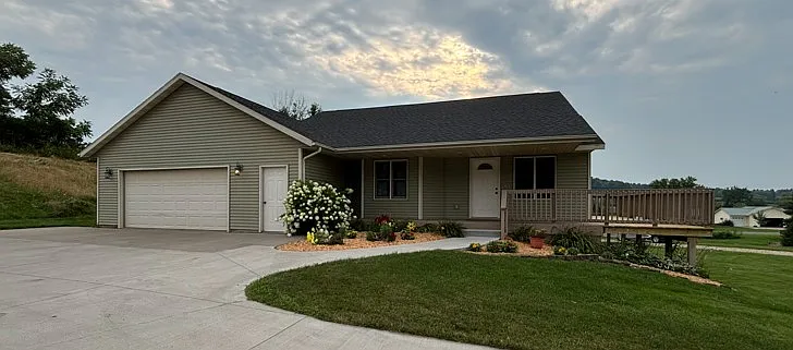 4 bed, 2751 sqft, $2,250 — Photo 1