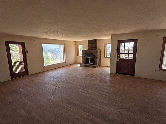 4th image of 201 Sunny Slope Dr