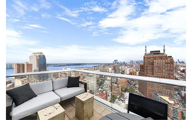 Sold by Douglas Elliman | media 4