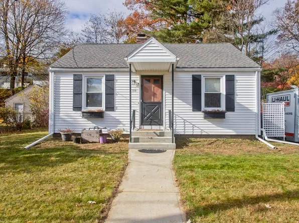 153 Sycamore St, Holyoke, MA 01040