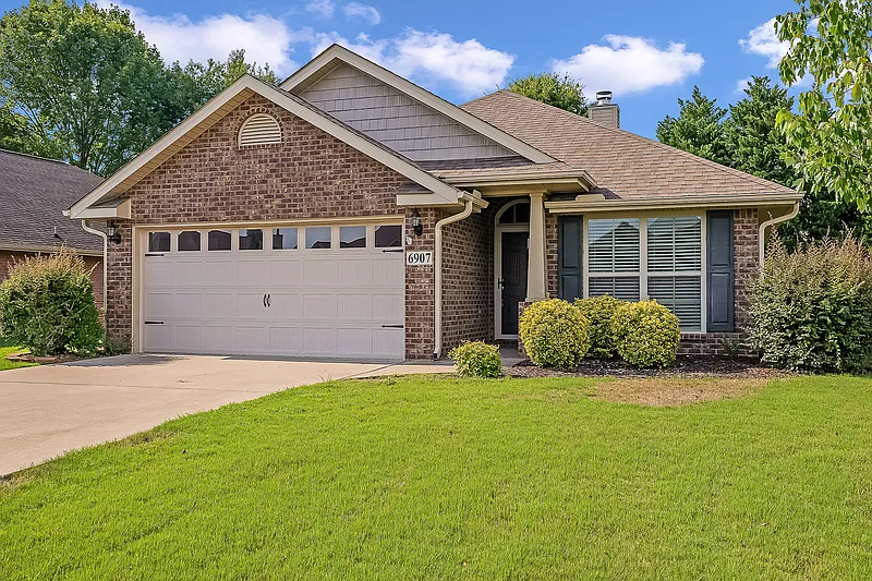 3 bed, 2.0 bath, 1484 sqft, $1,800 — Photo 2