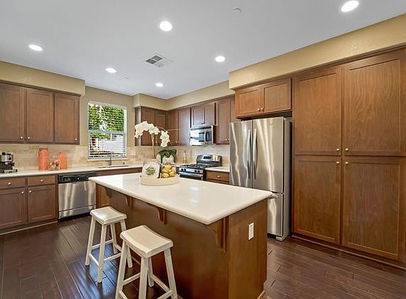 3rd image of 2893 Kaiser Dr