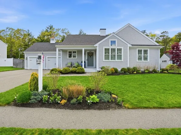 30 Stone Gate Dr, Plymouth, MA 02360