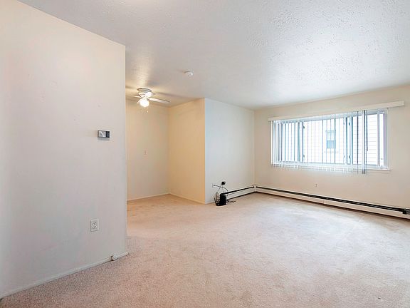 Recently painted, newer carpeting