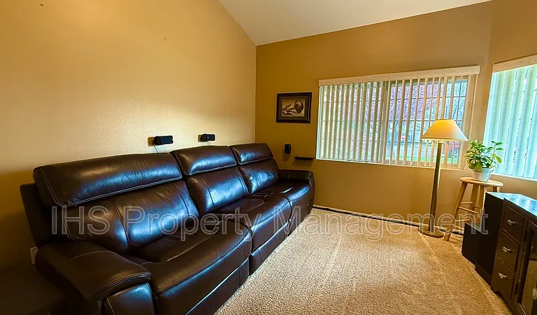 5508 Holly Way — Photo 12