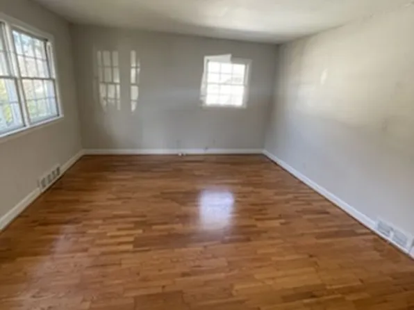257 S Sunset Dr, Winston Salem, NC 27103