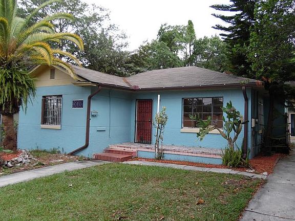 2nd image of 403 W Columbus Dr