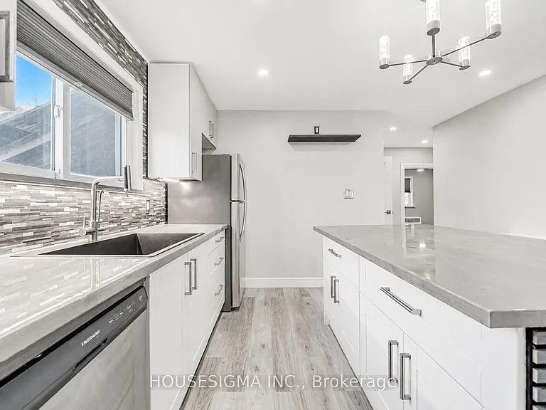 122 Chadburn St — Photo 12