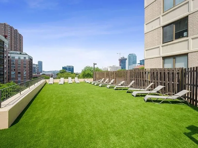 33 W Delaware Pl #13C — Photo 21