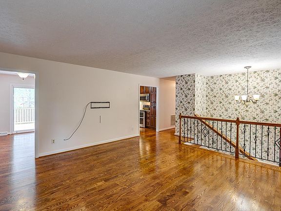2nd image of 105 Carriage Hill Dr