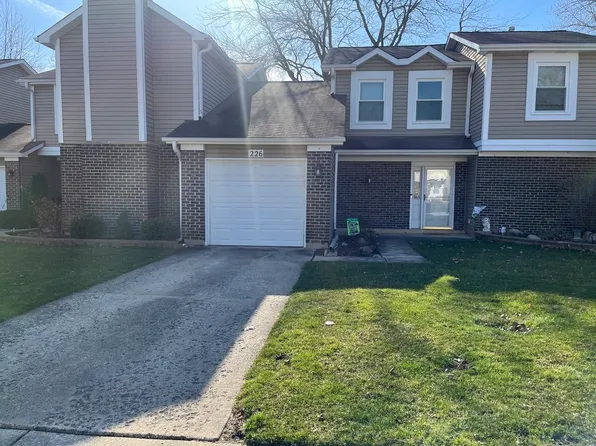 226 Stanyon Ln, Bloomingdale, IL 60108
