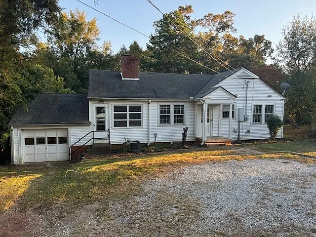 540 Grove Rd — Photo 4