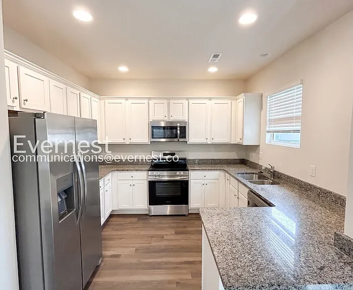 218 Lee St — Photo 6