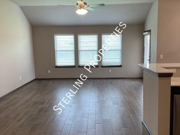 3rd image of 421 Compass Dr