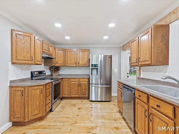 4th image of 79 Seckar Road