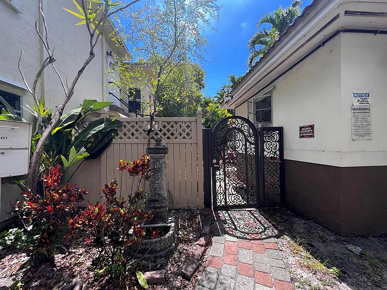 1859 Buchanan St — Photo 2