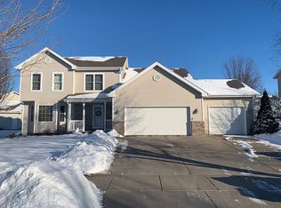 401 Badger Ln, Waunakee, WI 53597