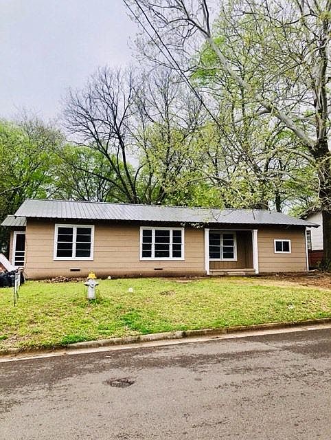 1st image of 220 Parkins St