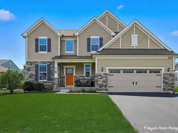 1127 Williamsbury Dr, Crystal Lake, IL 60012