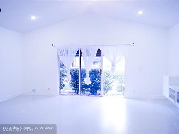 3rd image of 5201 SW 31st Ave APT 257