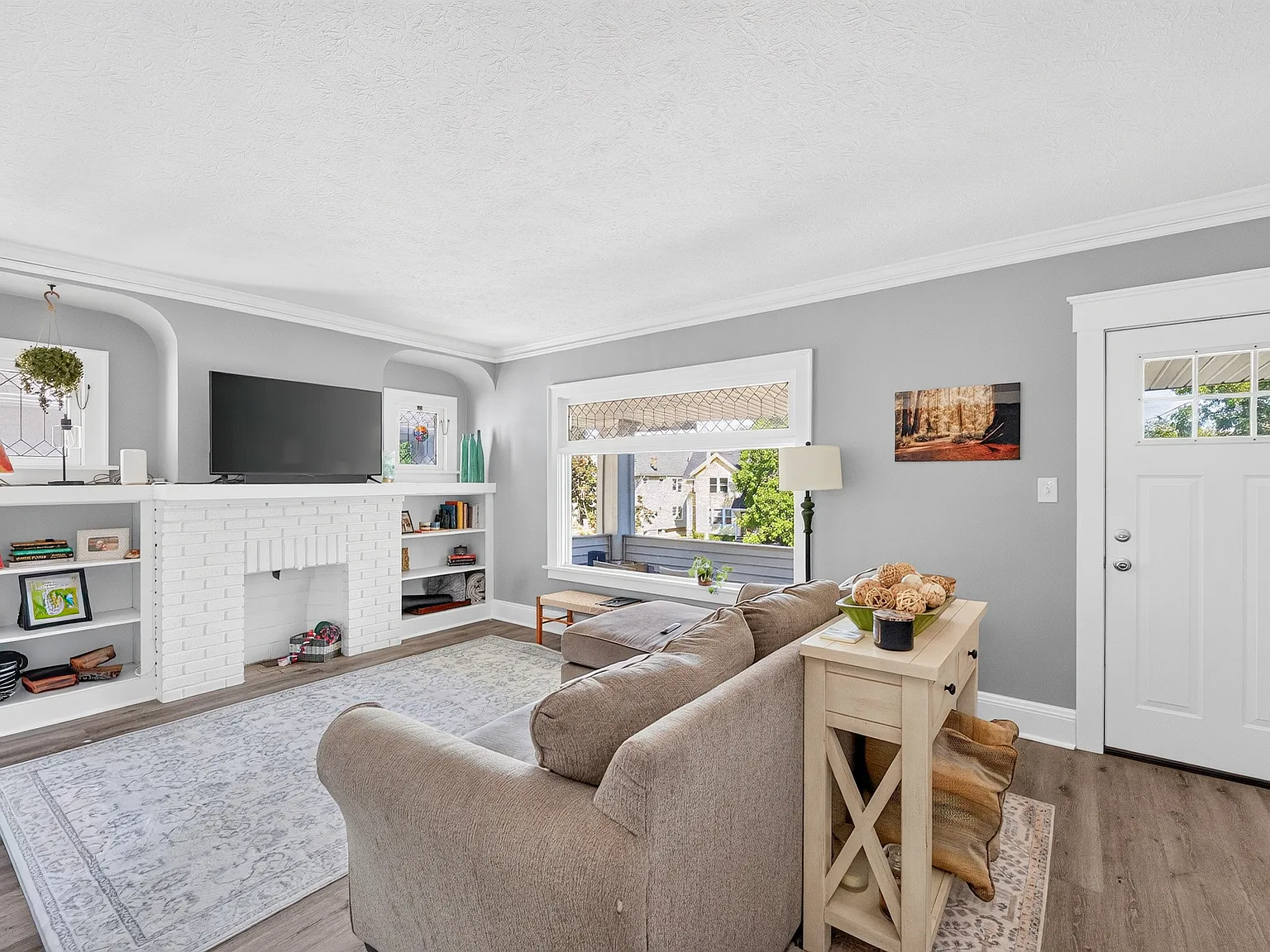 3 bed, 1600 sqft, $1,900 — Photo 1