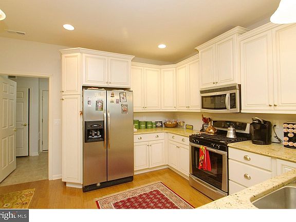 4th image of 294 Willow Dr