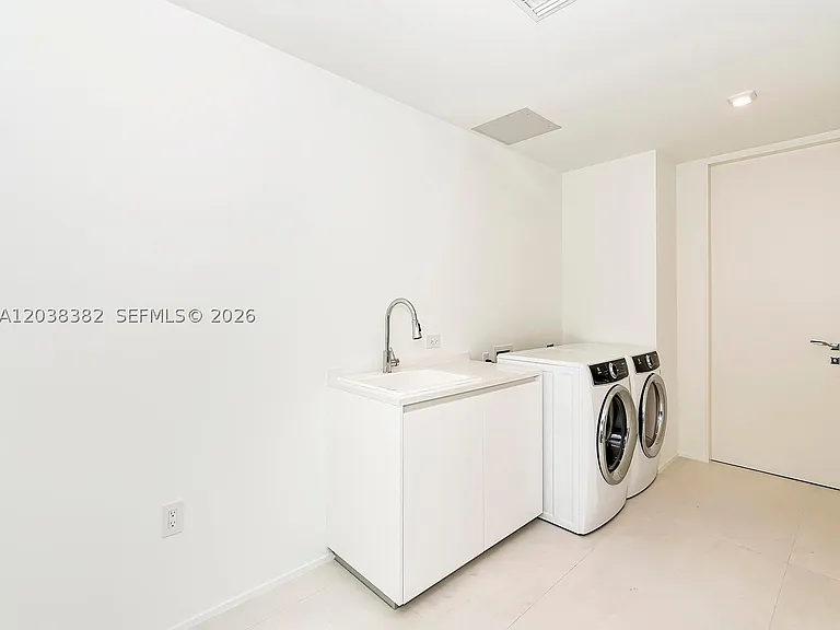 1000 Biscayne Blvd #2002 — Photo 26