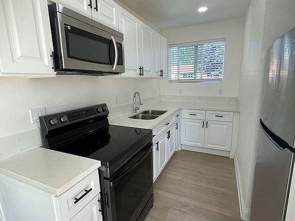 3rd image of 17617 Ludlow St