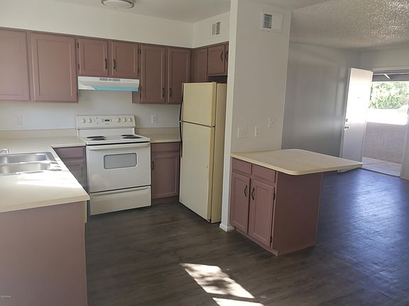 5th image of 840 N Revere Unit 202