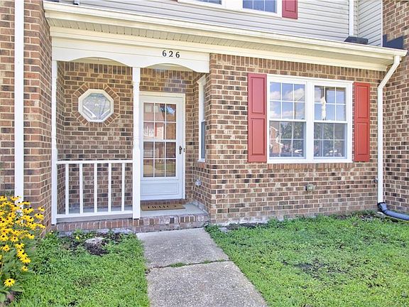 3rd image of 626 S Lake Cir