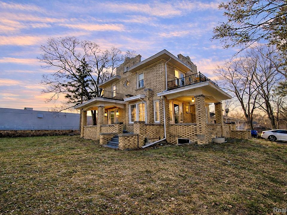 1st image of 21855 Schoenherr Rd