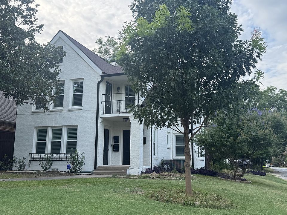 Front of the duplex, and the front door entrances for the upper, and the lower level units.