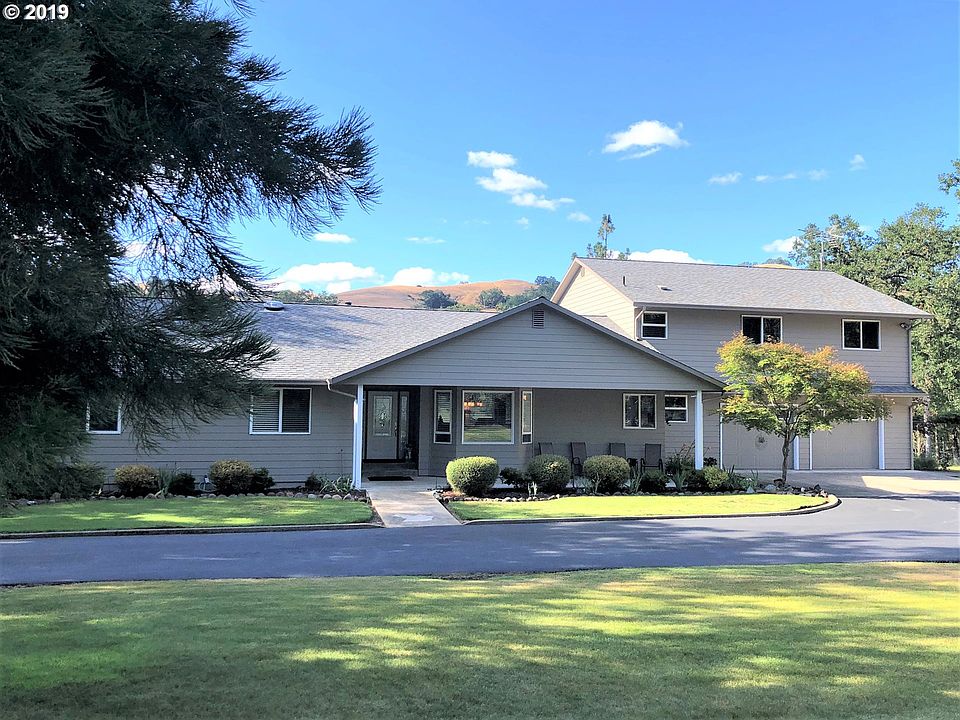 1st image of 300 Whistlers Ln
