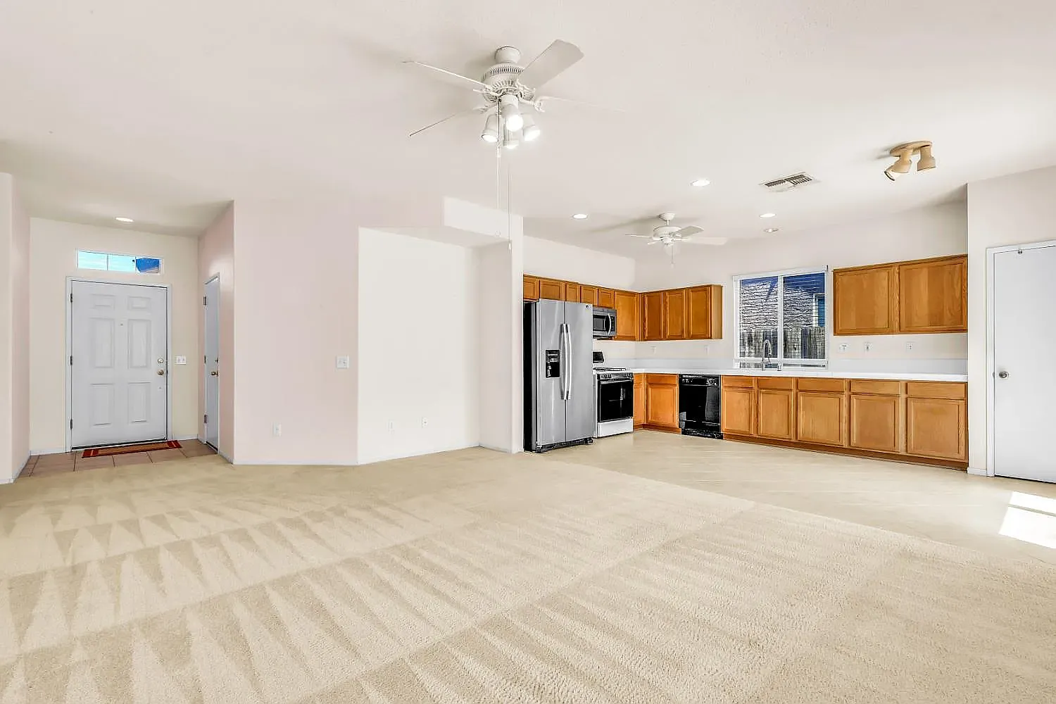 3 bed, 1189 sqft, $2,500 — Photo 4