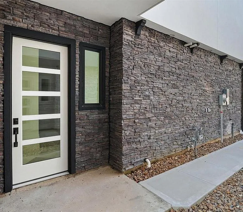 3 bed, 2.5 bath, 2294 sqft, $3,200 — Photo 4