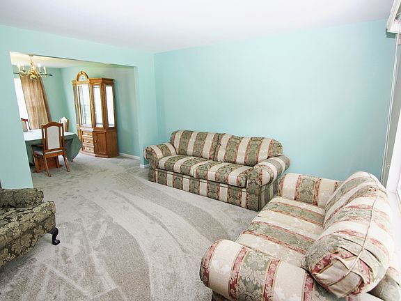 3rd image of 210 Woodland Park Cir