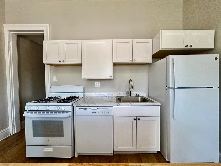 611 N. Main — Photo 13