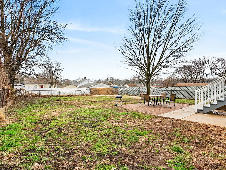 138 W Loretta Ave — Photo 43