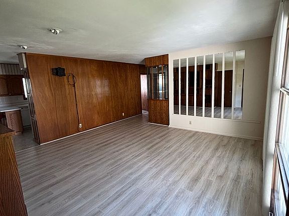 5th image of 2541-2543 Edgemont Ave