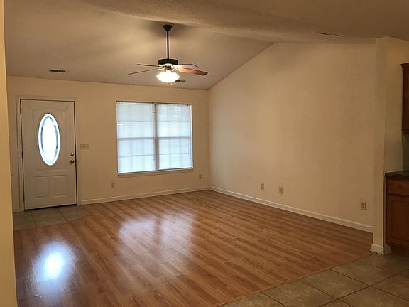 3rd image of 2805 Larkspur Ct